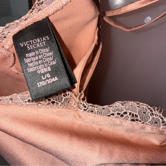 Victoria's Secret Peach pink Satin Chemise with Lace open back size L - Picture 4 of 7